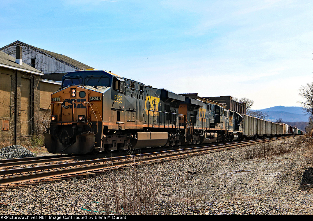 CSX 5225 on Q-567